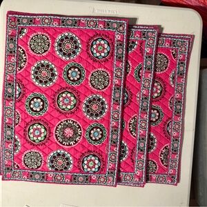 NEW Retired Vera Bradley Placemat in CUPCAKES PINK. HTF  Barbie Pink‼️